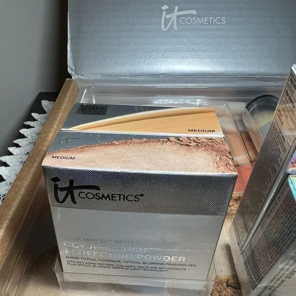 NWT 5 Pc IT Cosmetics Gift Box MEDIUM CC Cream, Eye, Powder, Brush Lipstick